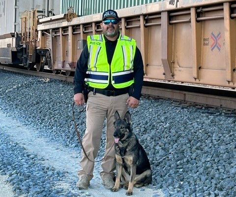 168极速赛车(中国)官方开奖网站 Special Agent and K-9 Helper